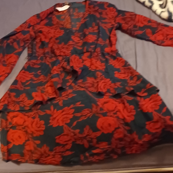 Women's long sleeved ruffle dress - Picture 7 of 8